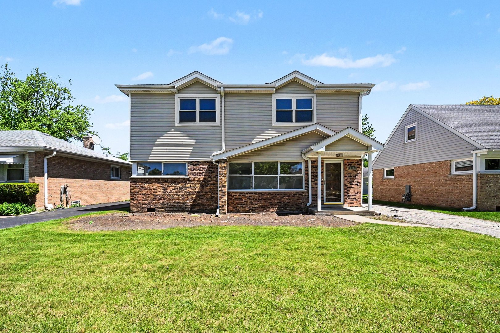 8243 N Ozanam Avenue, Niles, IL 60714