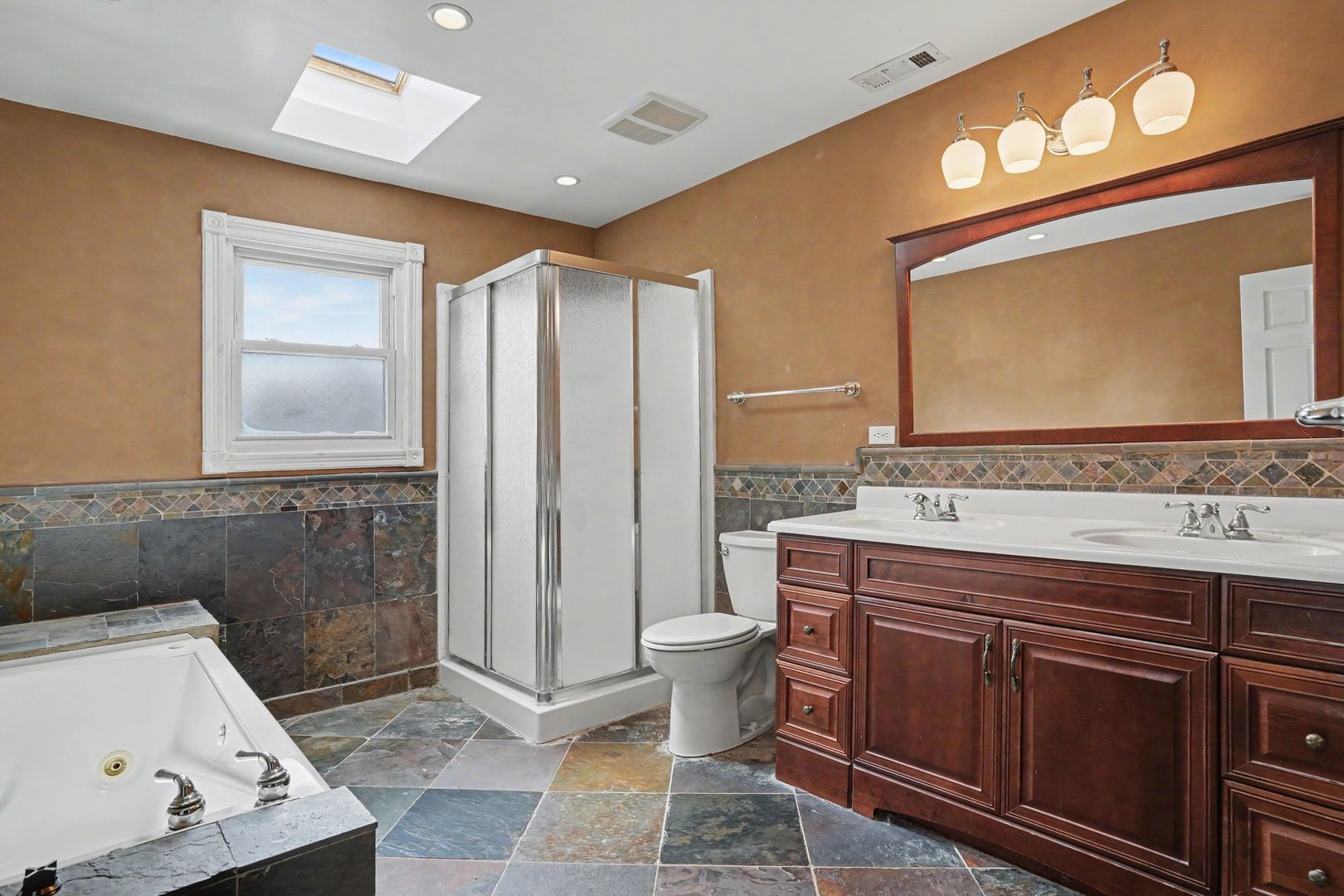 8243 N Ozanam Avenue, Niles, IL 60714