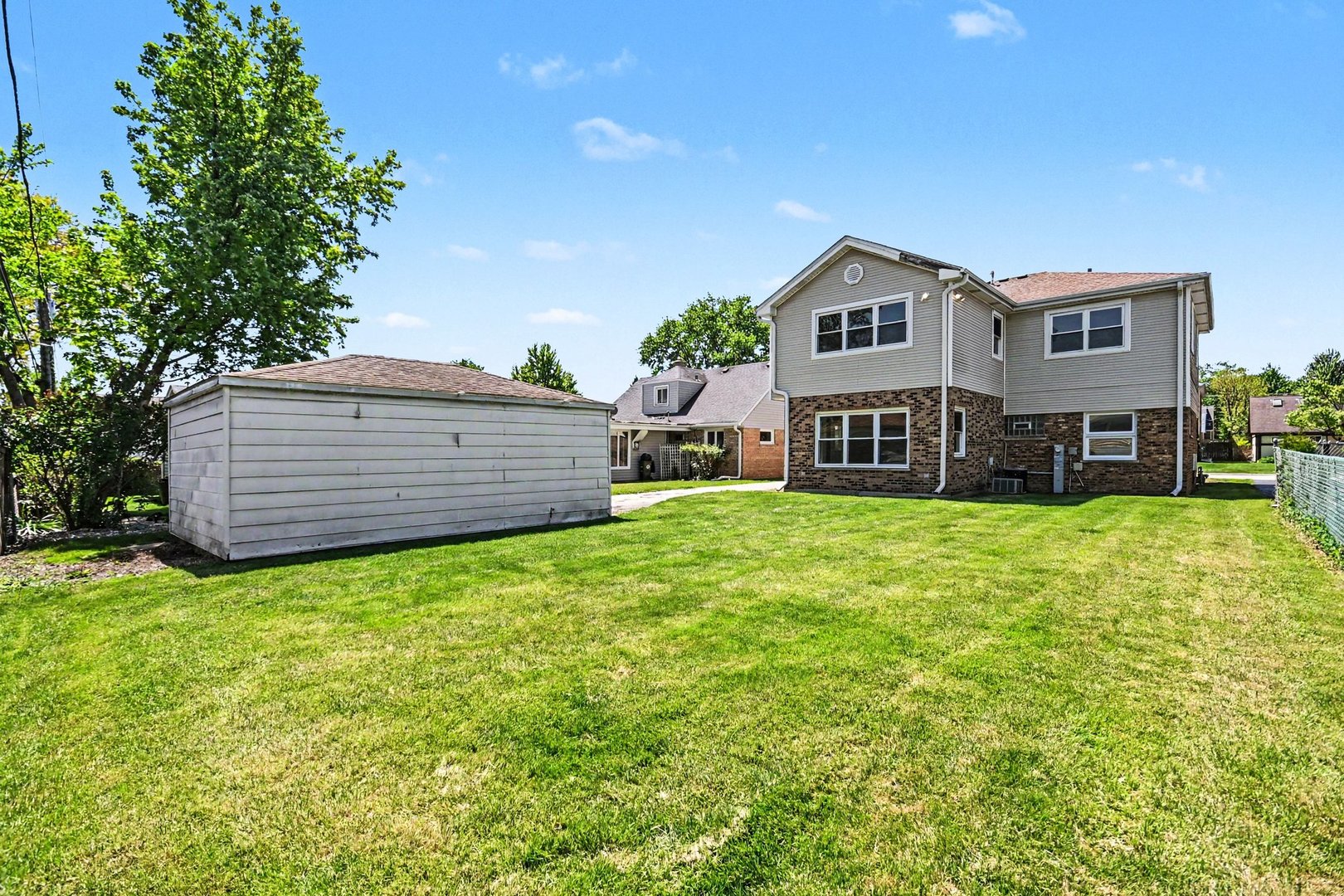 8243 N Ozanam Avenue, Niles, IL 60714