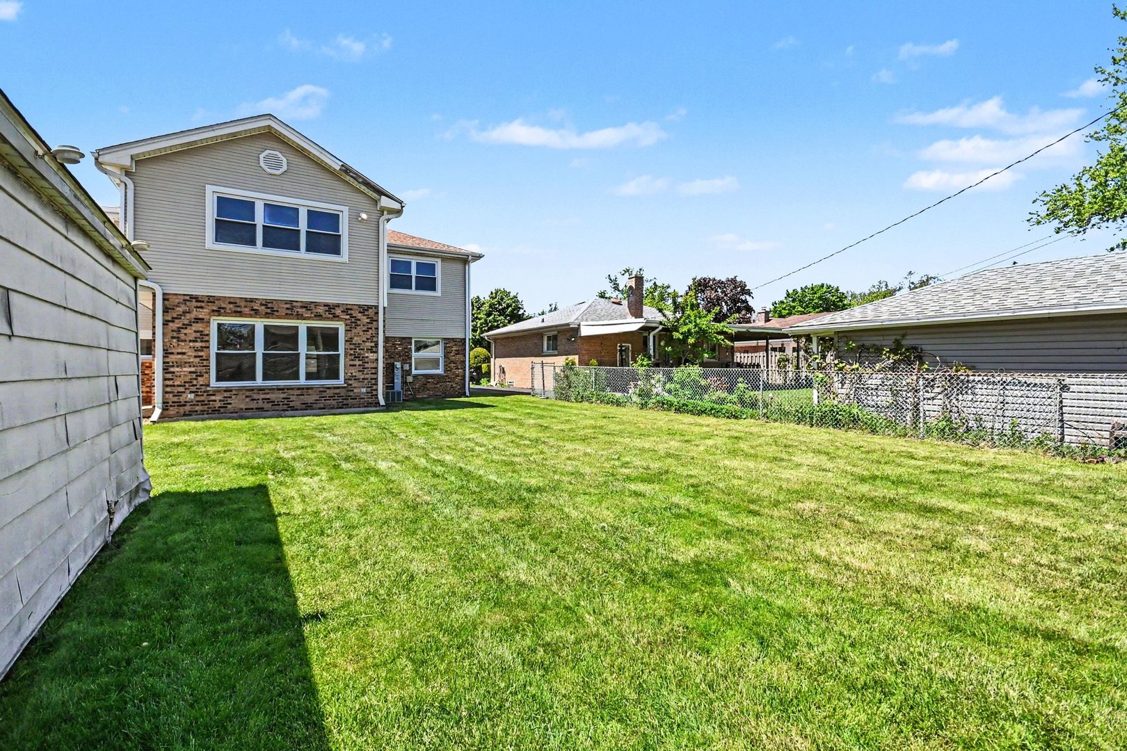 8243 N Ozanam Avenue, Niles, IL 60714