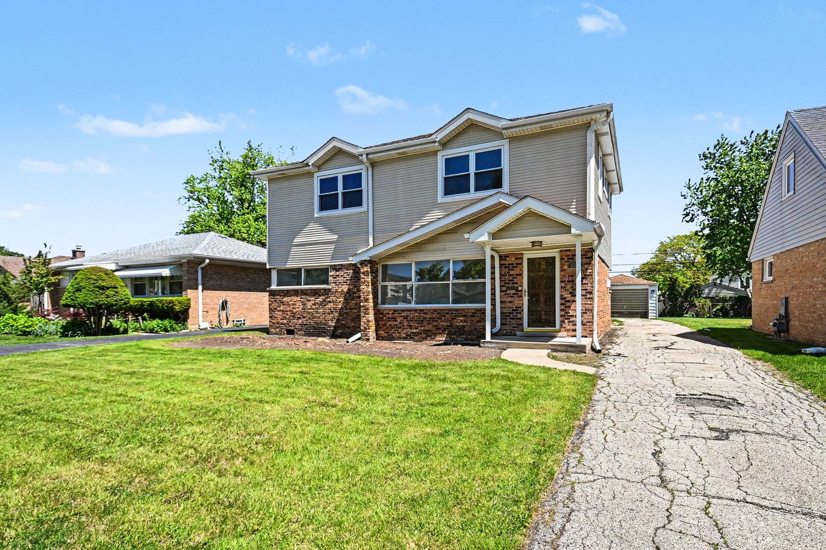 8243 N Ozanam Avenue, Niles, IL 60714