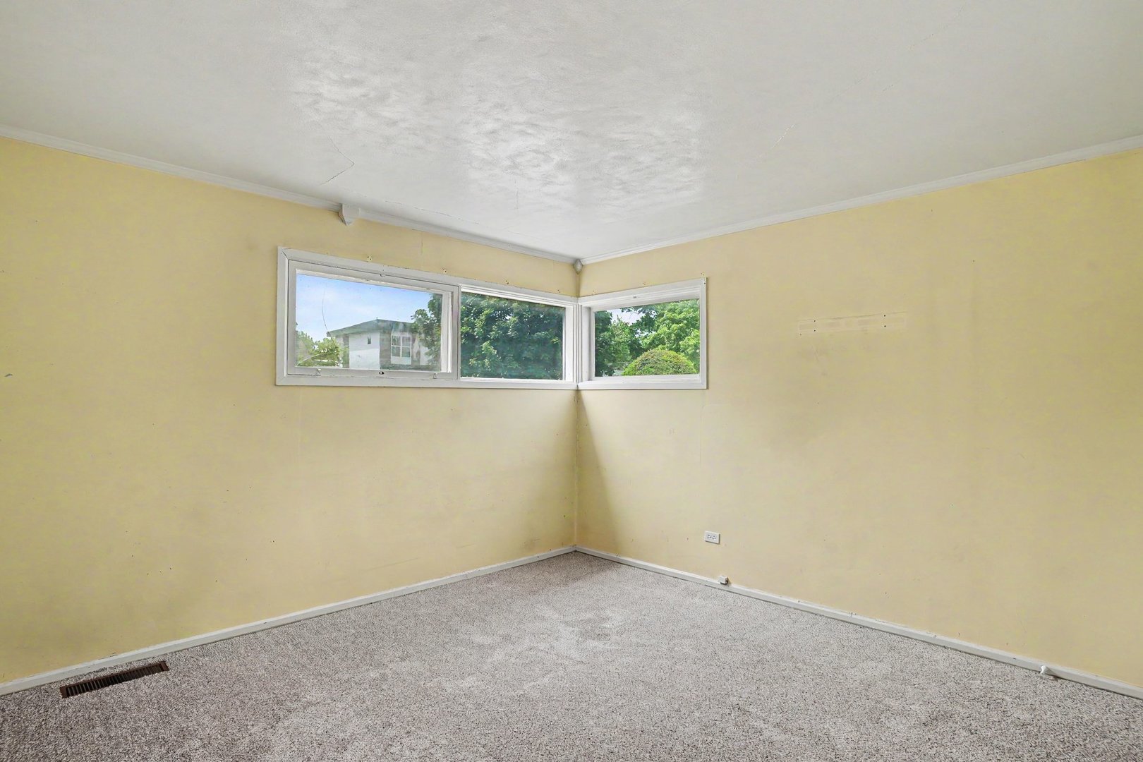 8243 N Ozanam Avenue, Niles, IL 60714