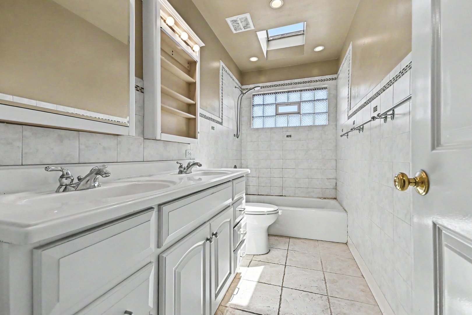 8243 N Ozanam Avenue, Niles, IL 60714