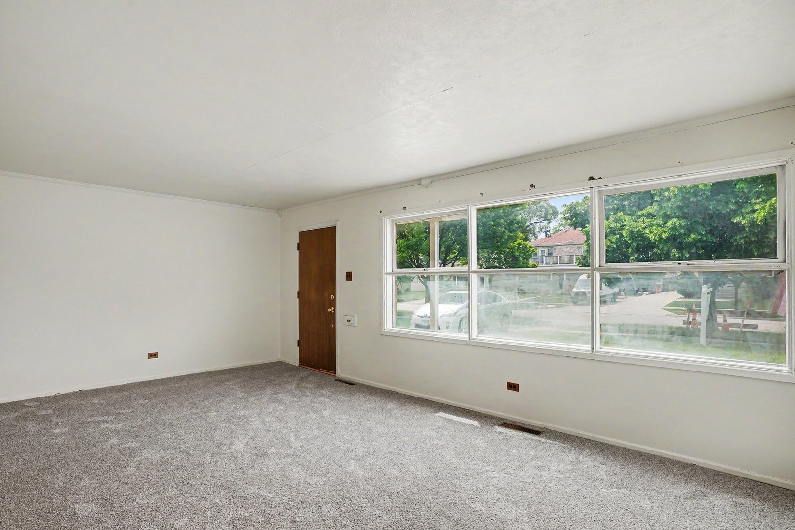 8243 N Ozanam Avenue, Niles, IL 60714