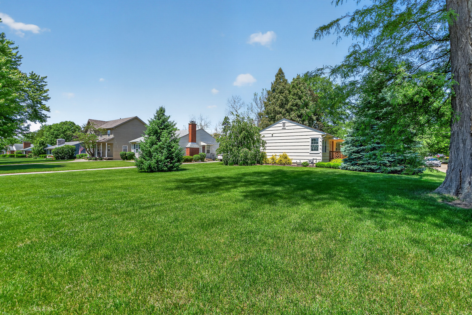 69 Central Avenue, Aurora, IL 60506