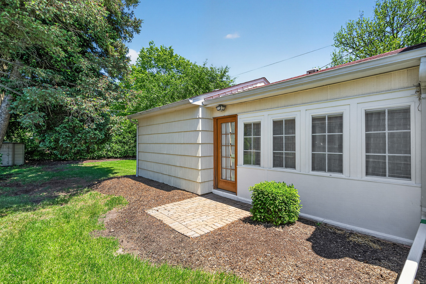 69 Central Avenue, Aurora, IL 60506