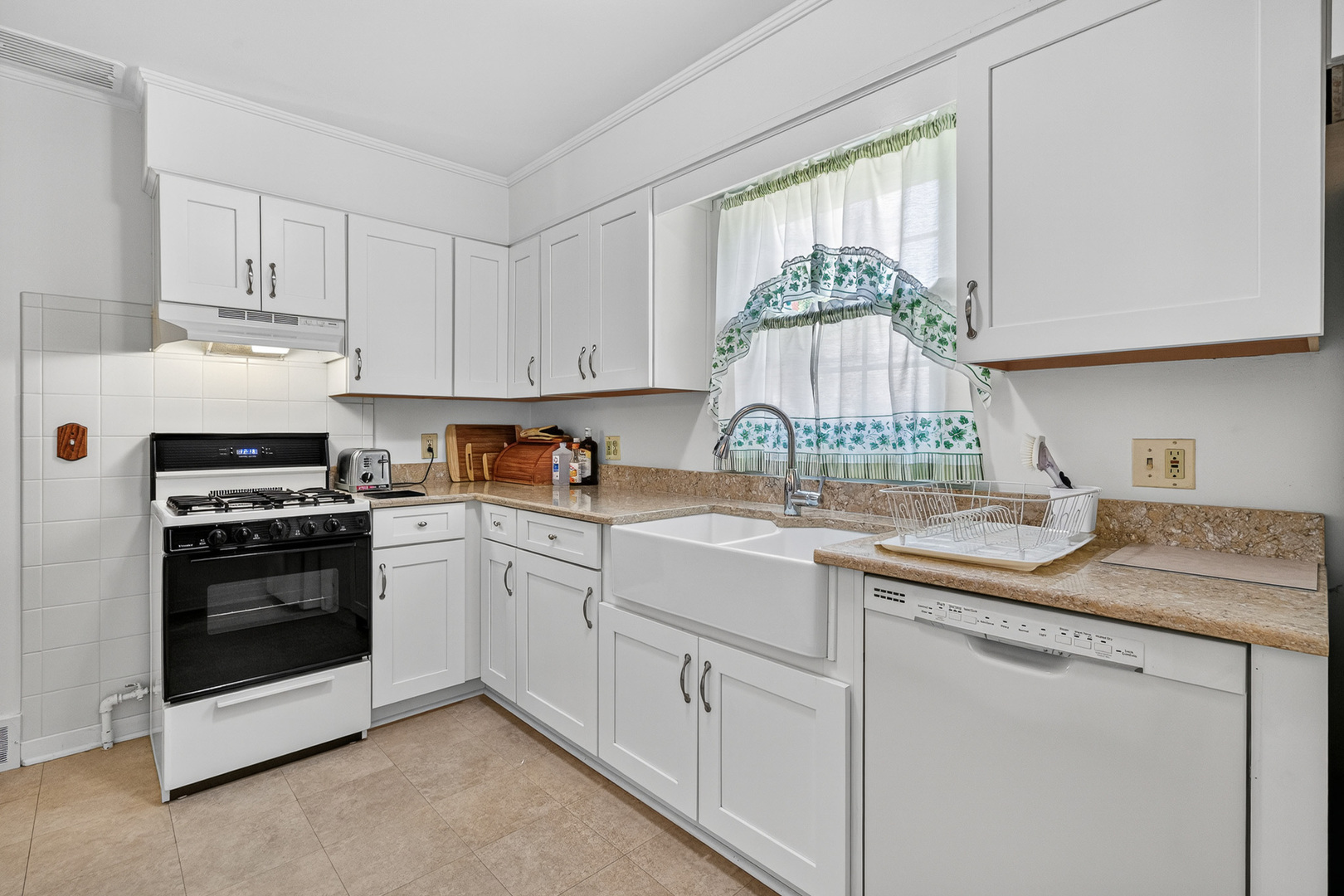 69 Central Avenue, Aurora, IL 60506