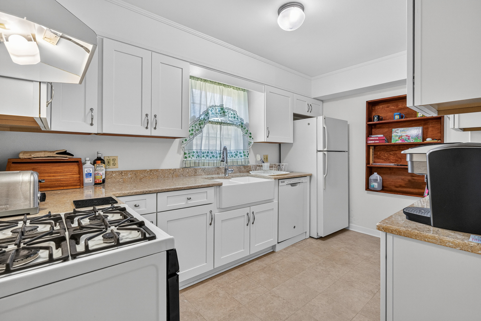 69 Central Avenue, Aurora, IL 60506