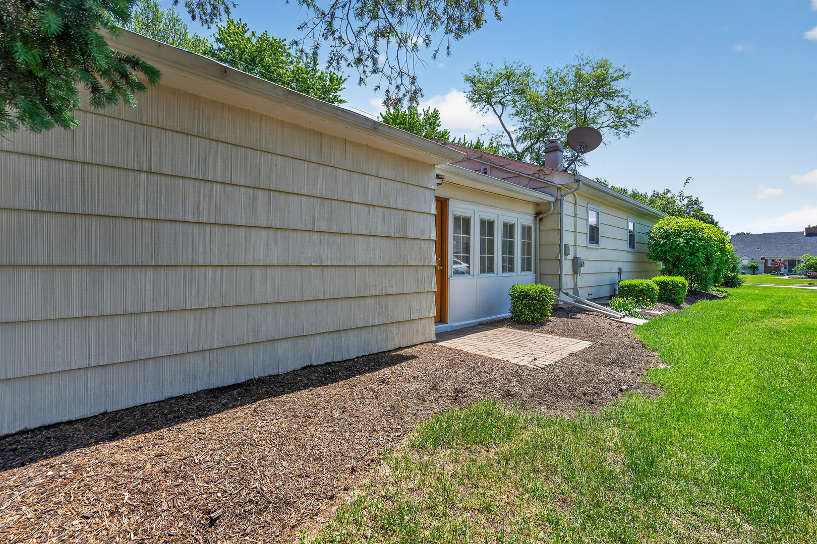 69 Central Avenue, Aurora, IL 60506
