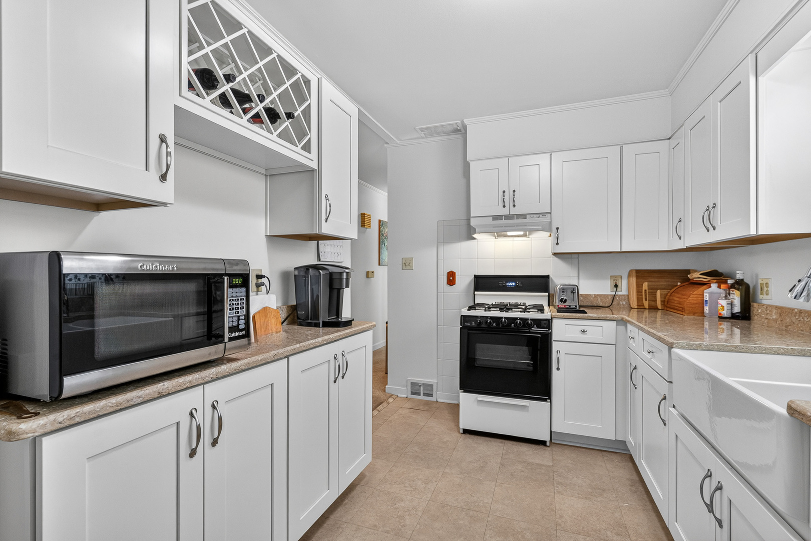 69 Central Avenue, Aurora, IL 60506
