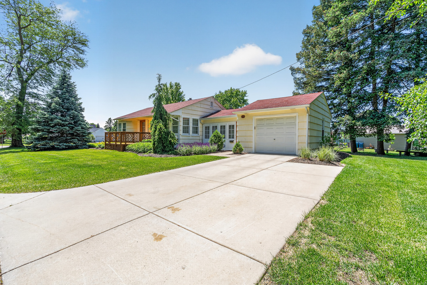 69 Central Avenue, Aurora, IL 60506