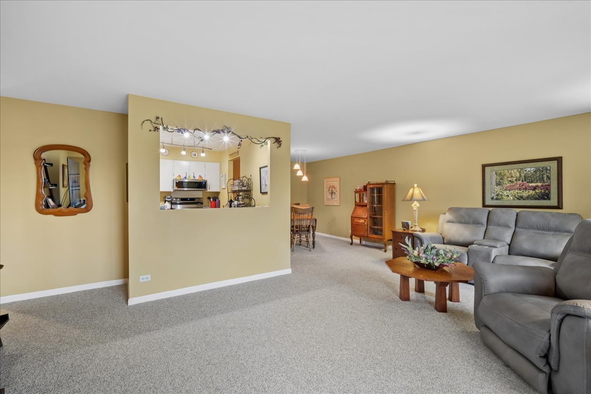 1515 E Central Road #462B, Arlington Heights, IL 60005