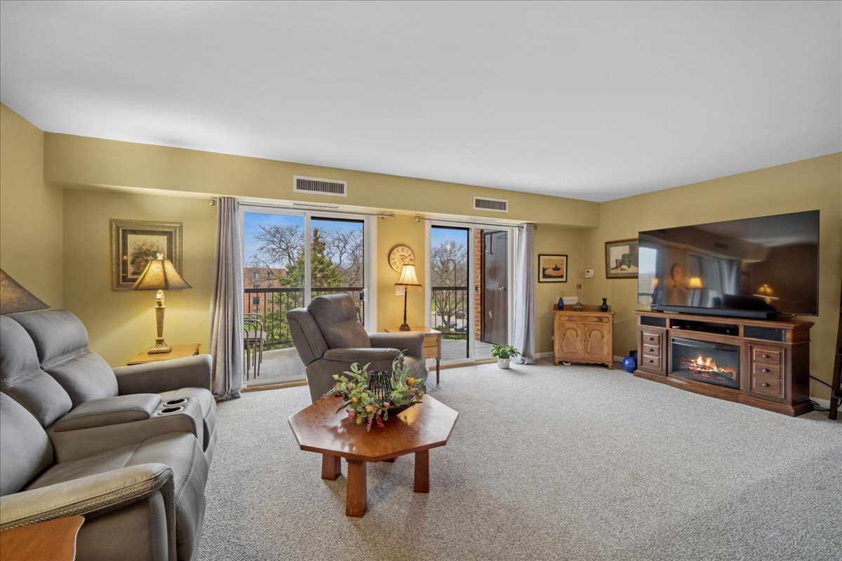 1515 E Central Road #462B, Arlington Heights, IL 60005