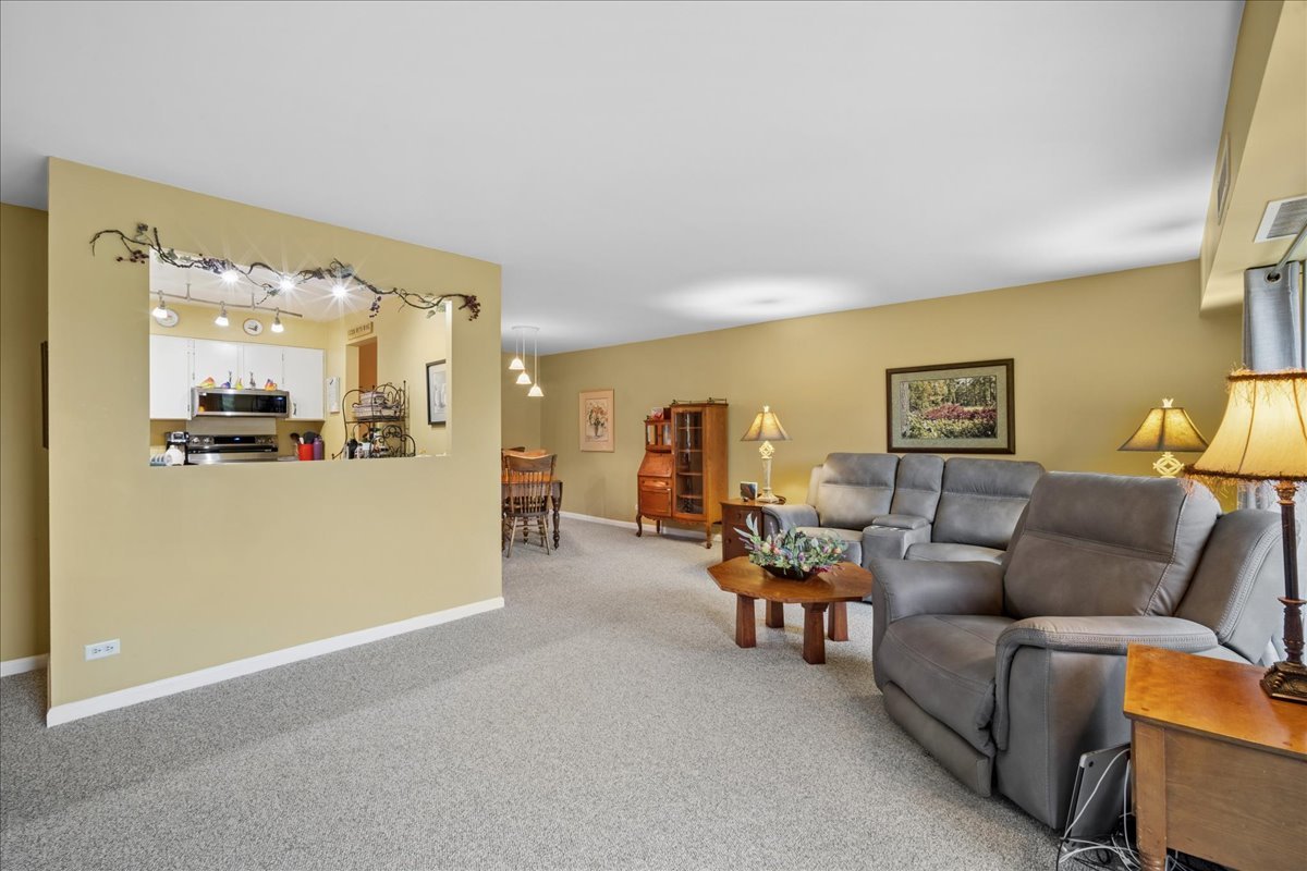 1515 E Central Road #462B, Arlington Heights, IL 60005