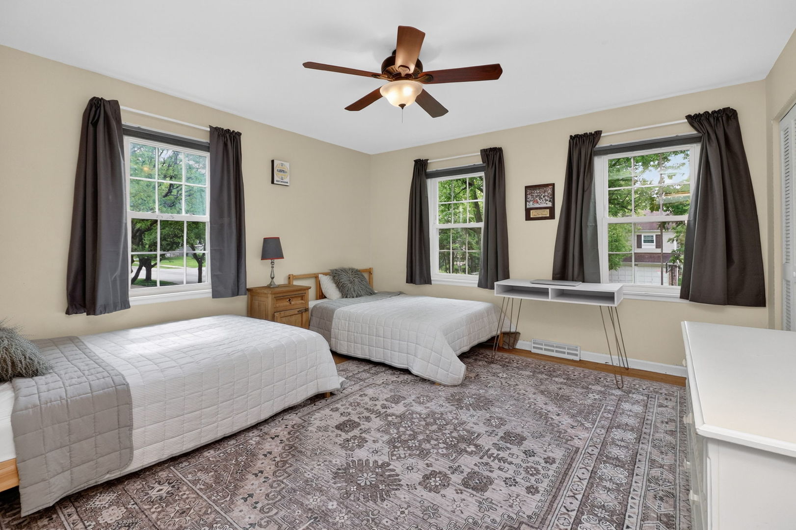305 Tanglewood Lane, Naperville, IL 60563