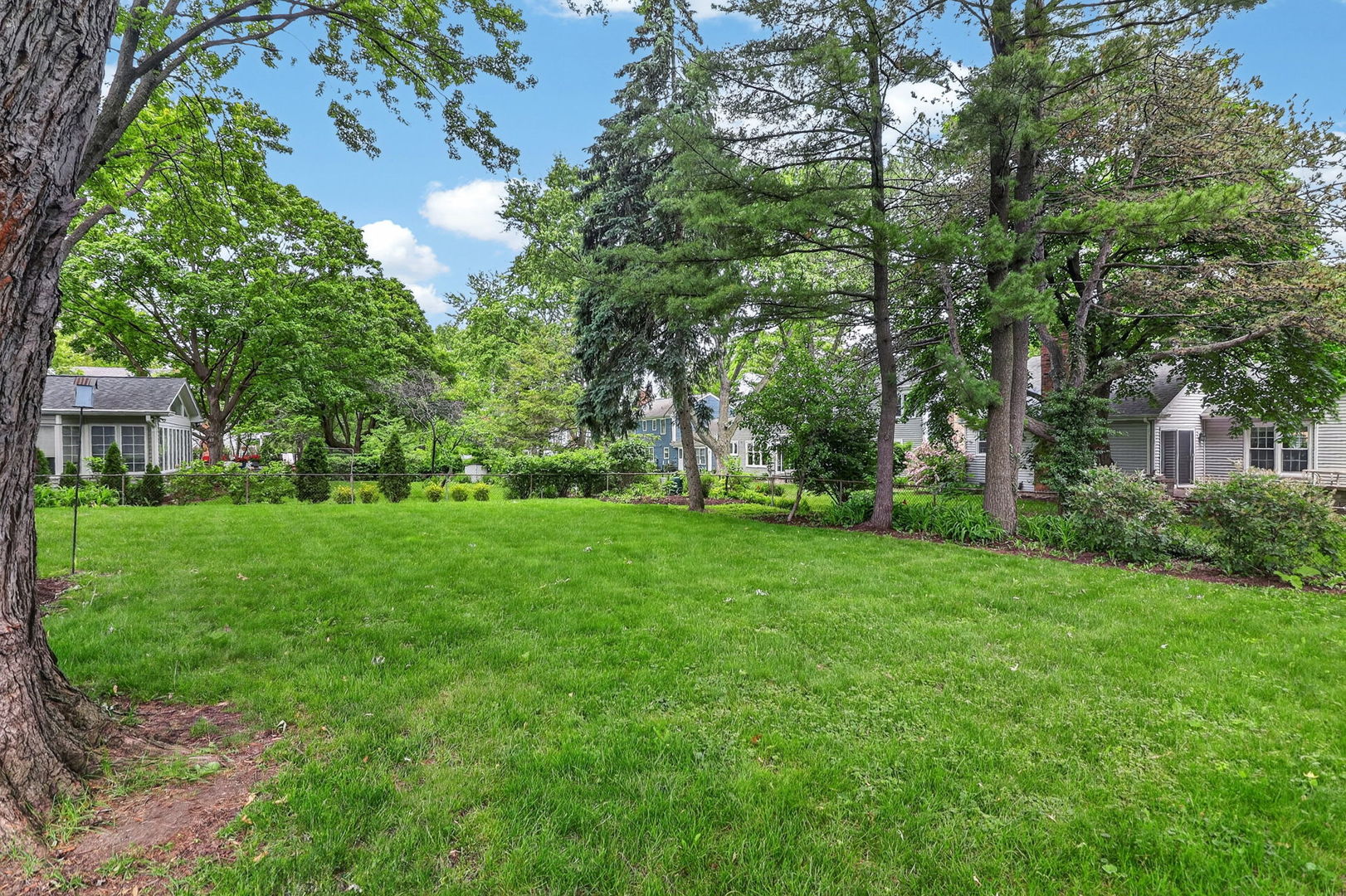 305 Tanglewood Lane, Naperville, IL 60563