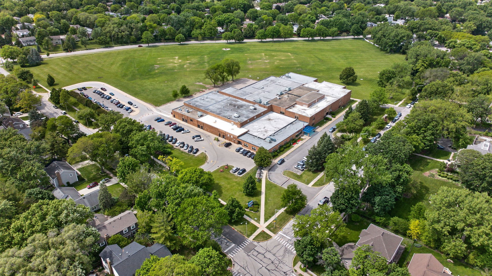 305 Tanglewood Lane, Naperville, IL 60563