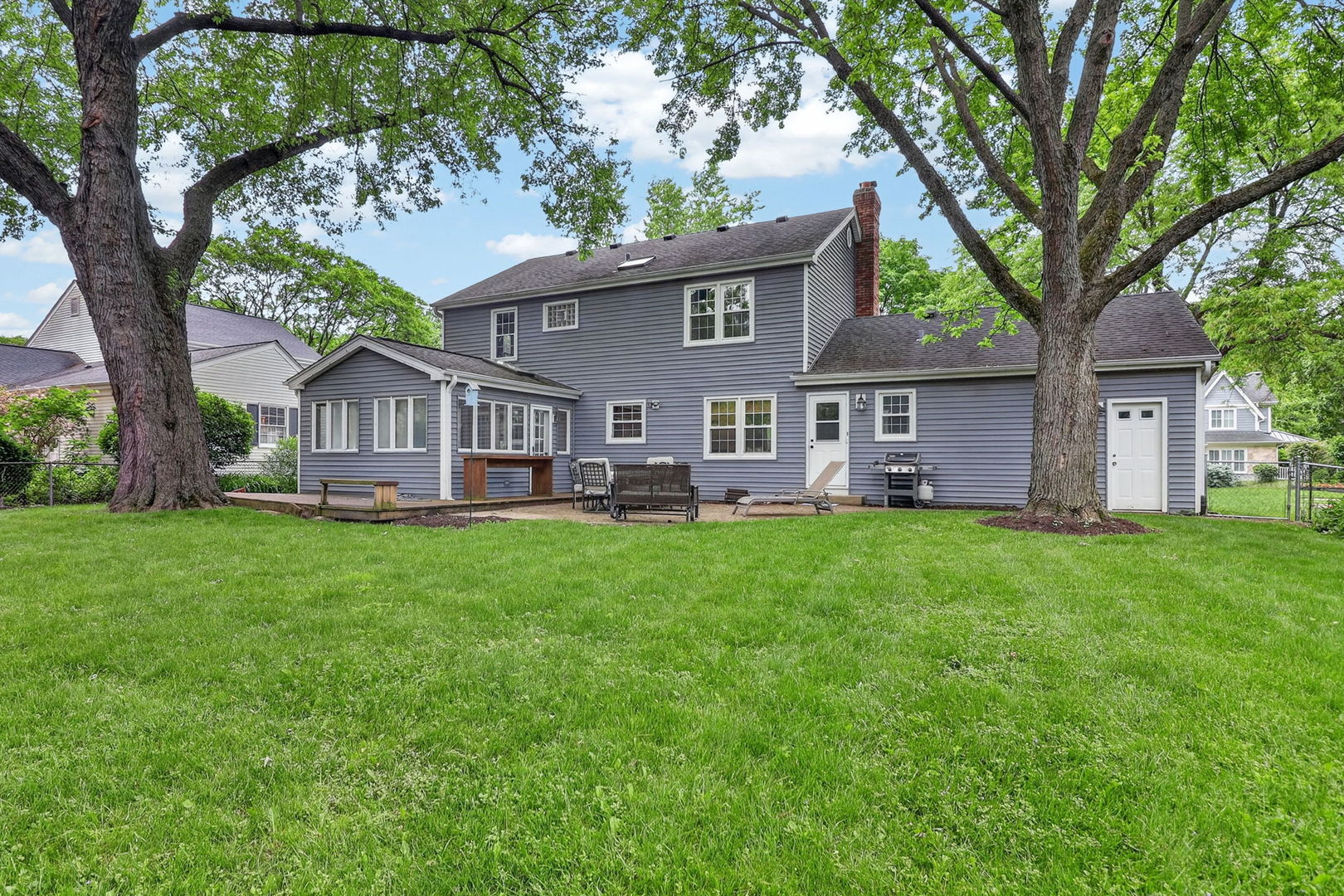 305 Tanglewood Lane, Naperville, IL 60563