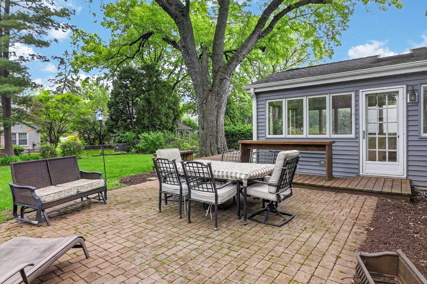 305 Tanglewood Lane, Naperville, IL 60563