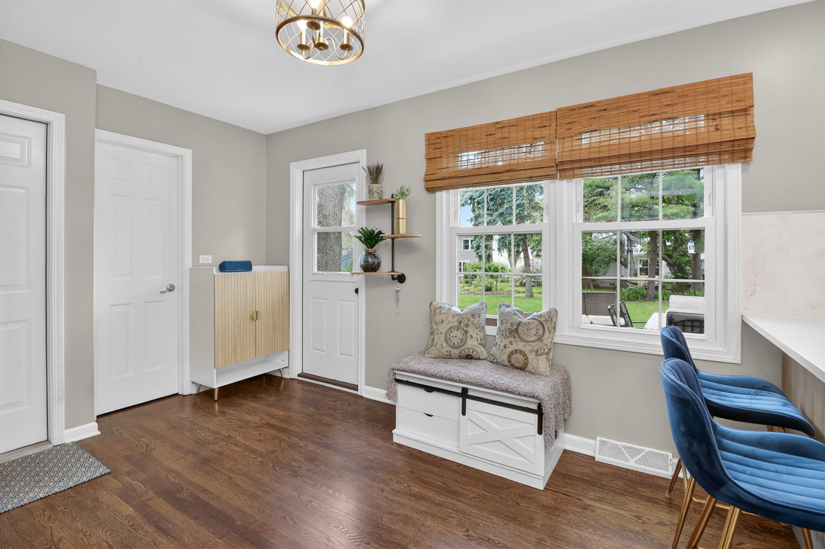 305 Tanglewood Lane, Naperville, IL 60563