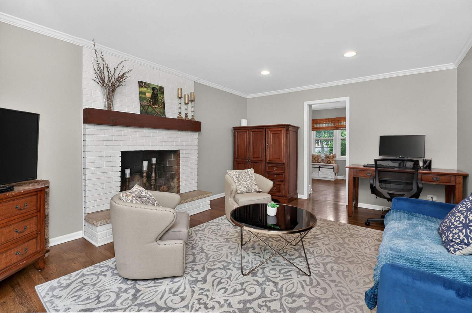 305 Tanglewood Lane, Naperville, IL 60563