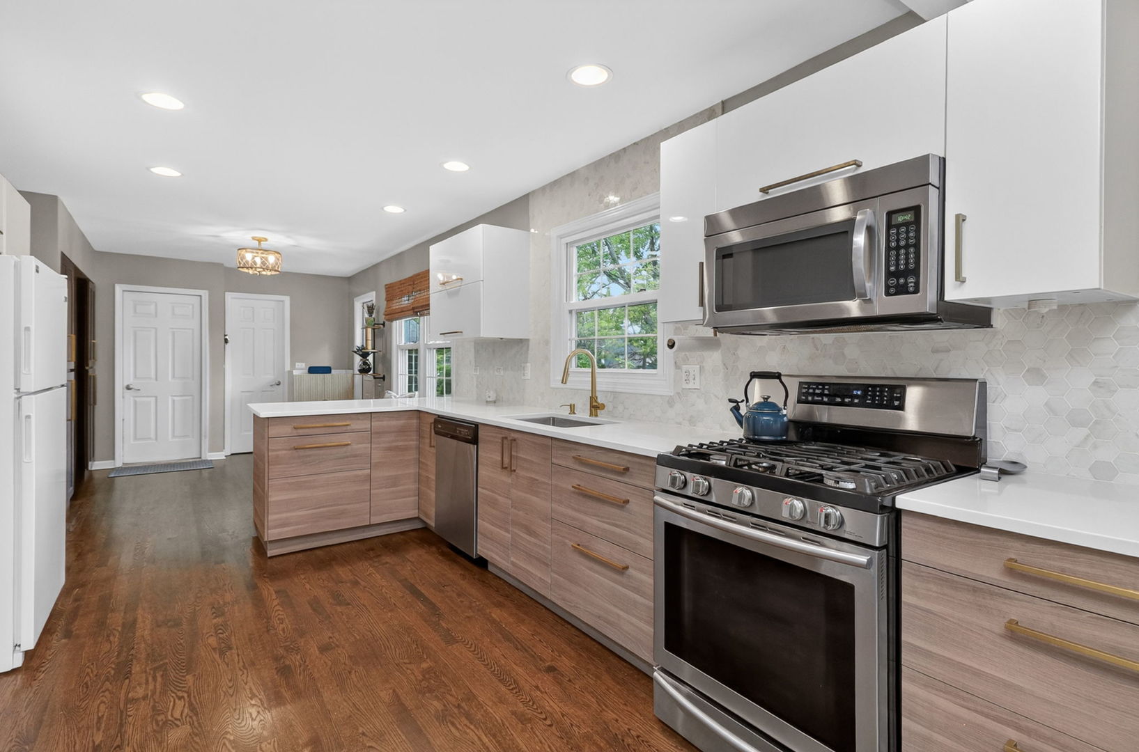 305 Tanglewood Lane, Naperville, IL 60563