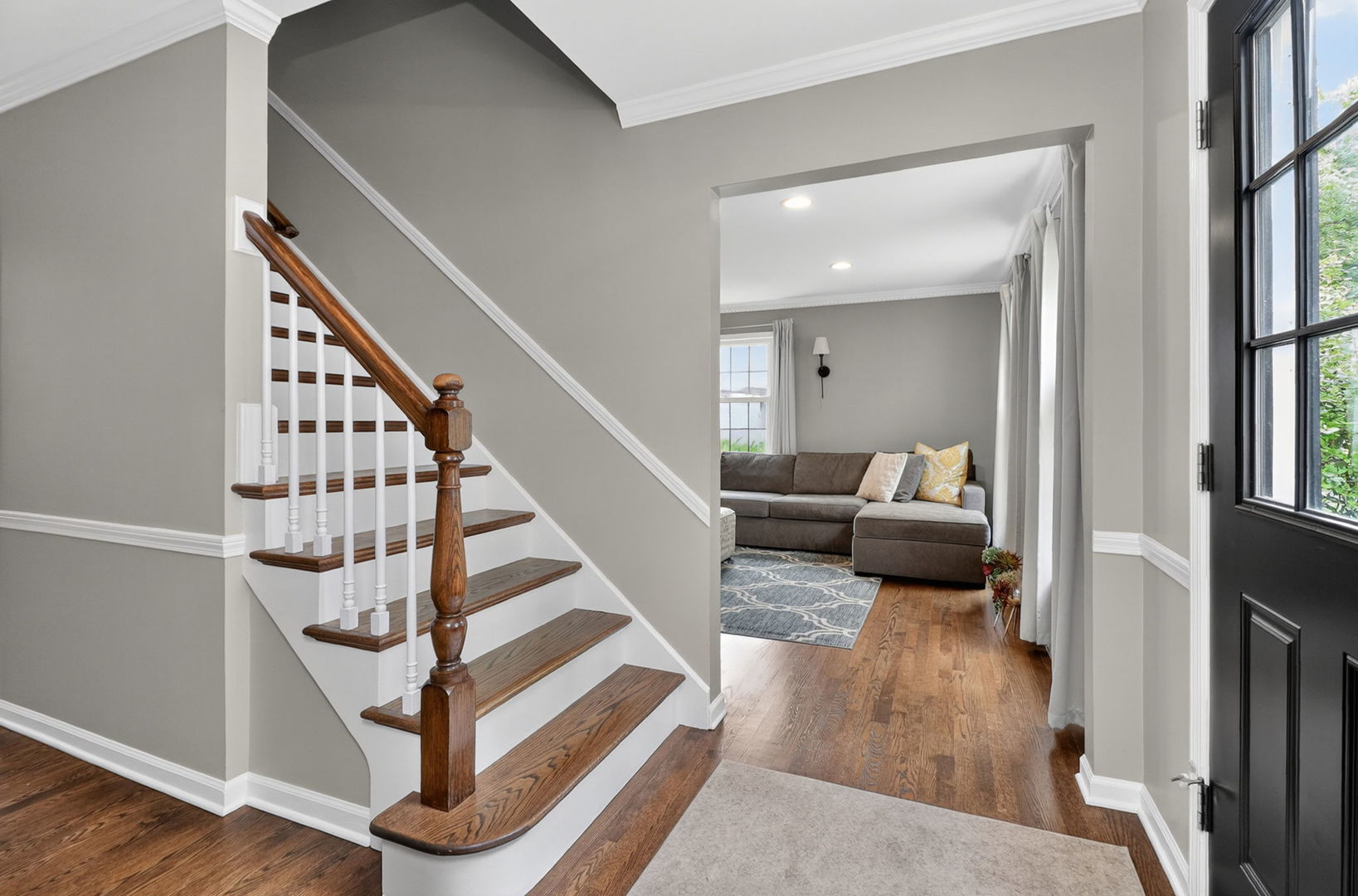305 Tanglewood Lane, Naperville, IL 60563