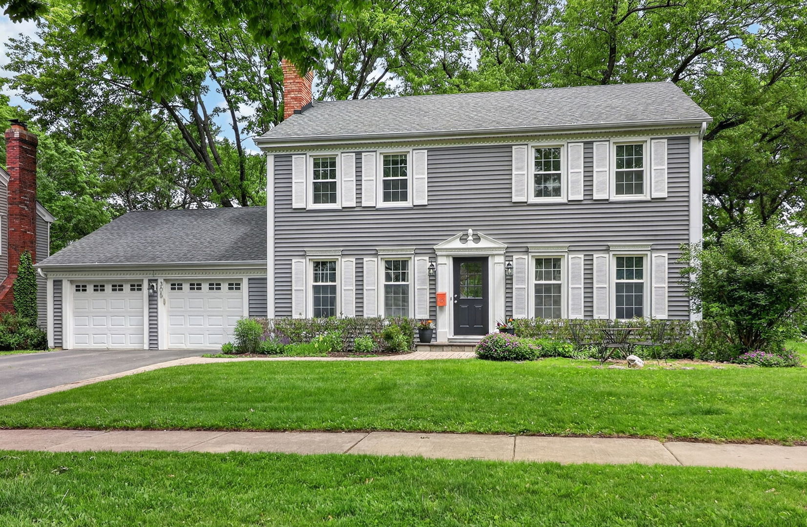 305 Tanglewood Lane, Naperville, IL 60563