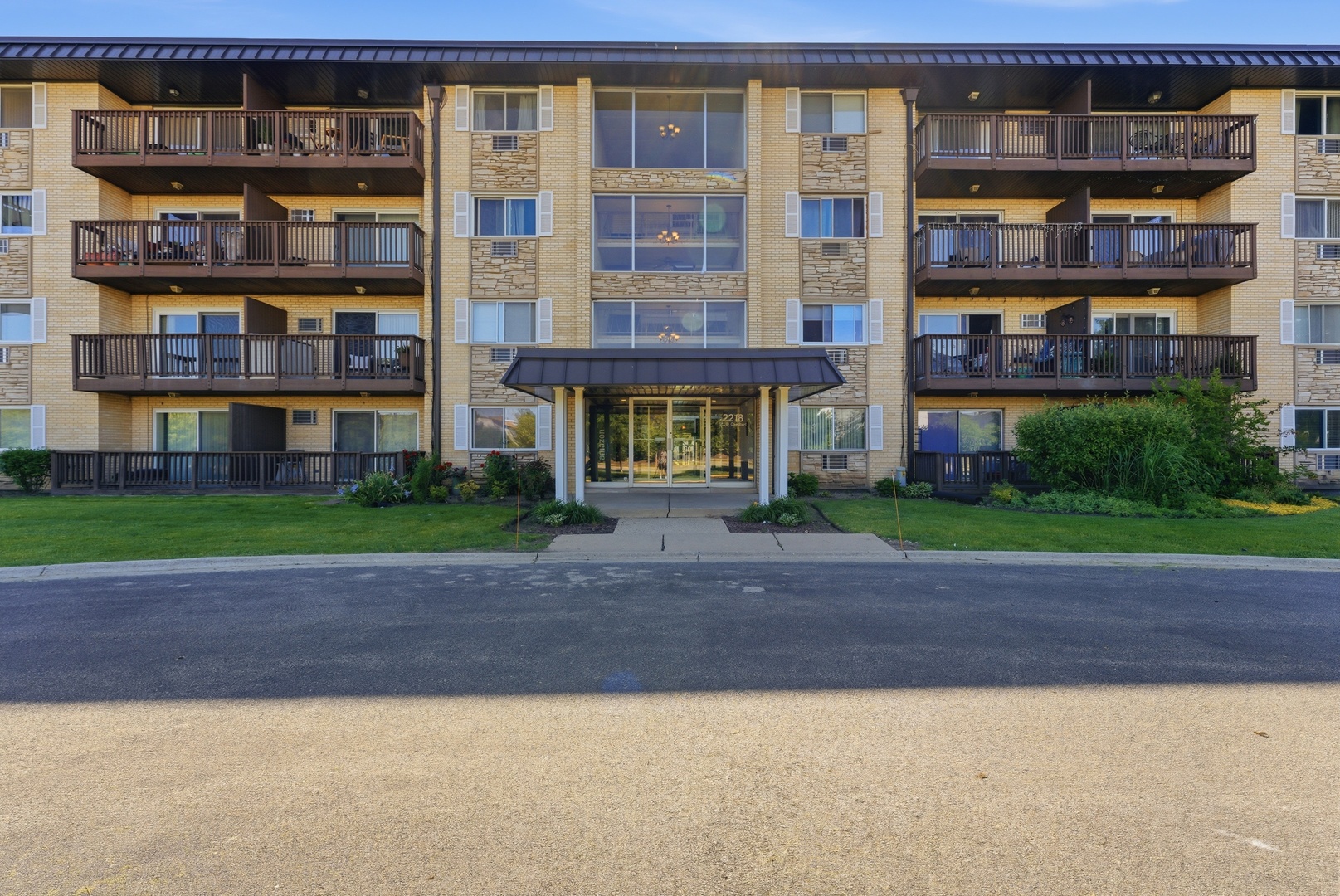 2218 S Goebbert Road #496, Arlington Heights, IL 60005