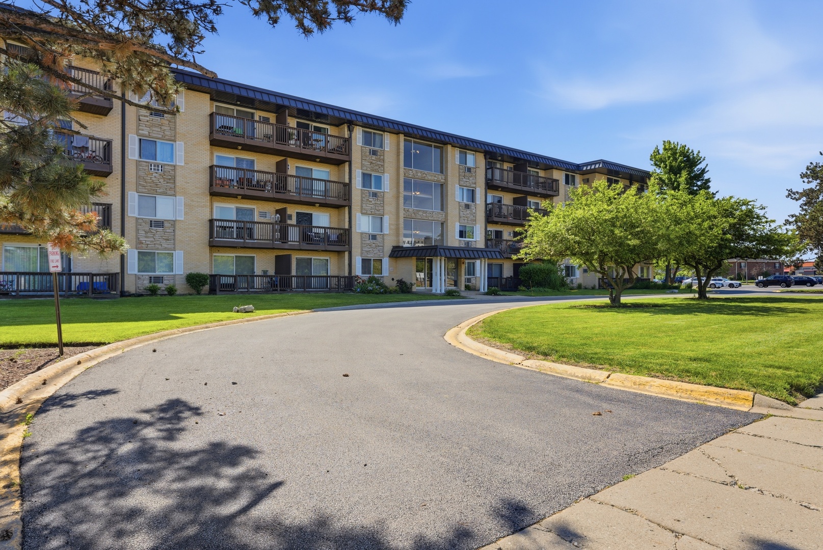2218 S Goebbert Road #496, Arlington Heights, IL 60005
