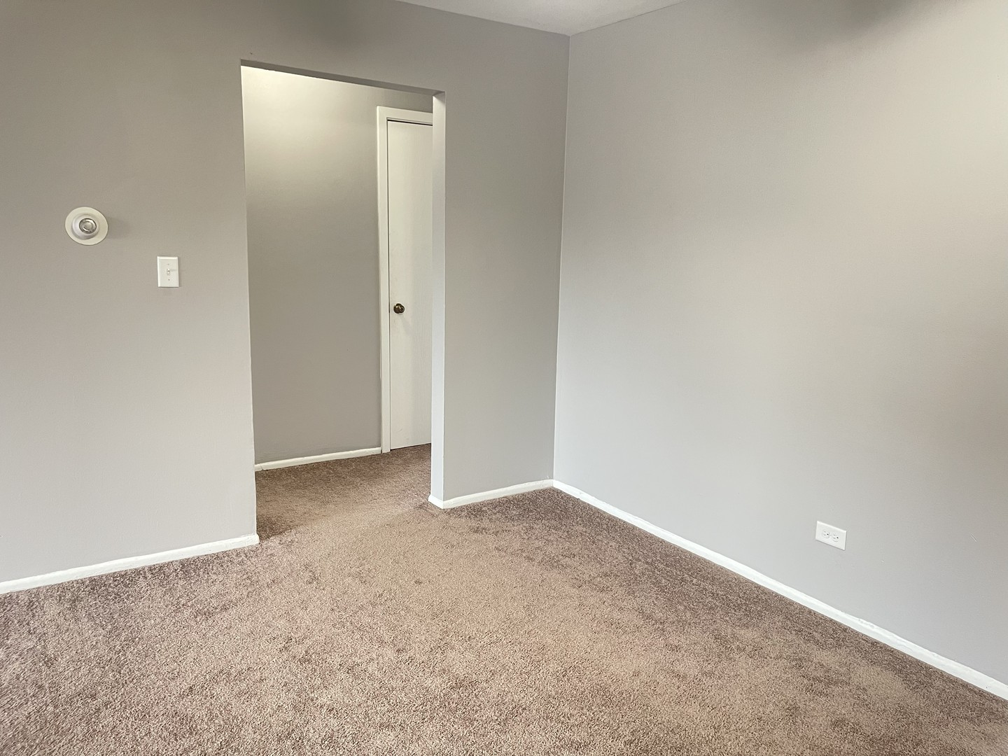 535 Brookside Drive #A, Westmont, IL 60559