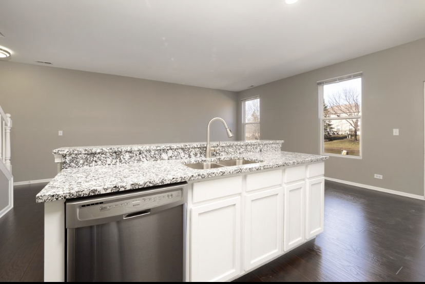 4036 Blackstone Drive #4036, Aurora, IL 60504