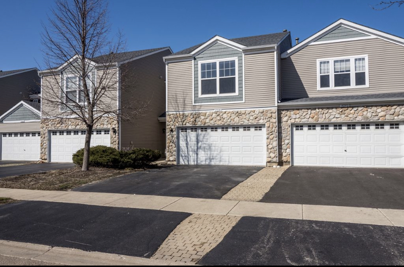 4036 Blackstone Drive #4036, Aurora, IL 60504