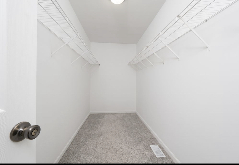 4036 Blackstone Drive #4036, Aurora, IL 60504