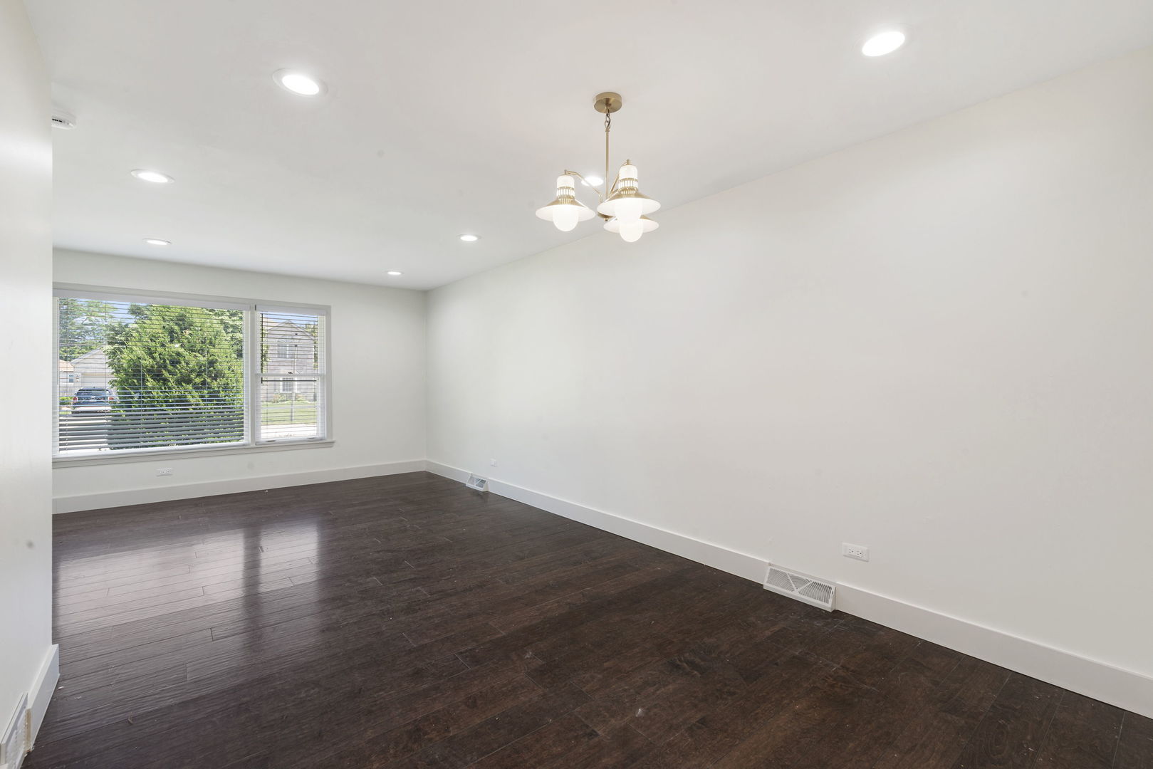 566 N Howard Avenue, Elmhurst, IL 60126