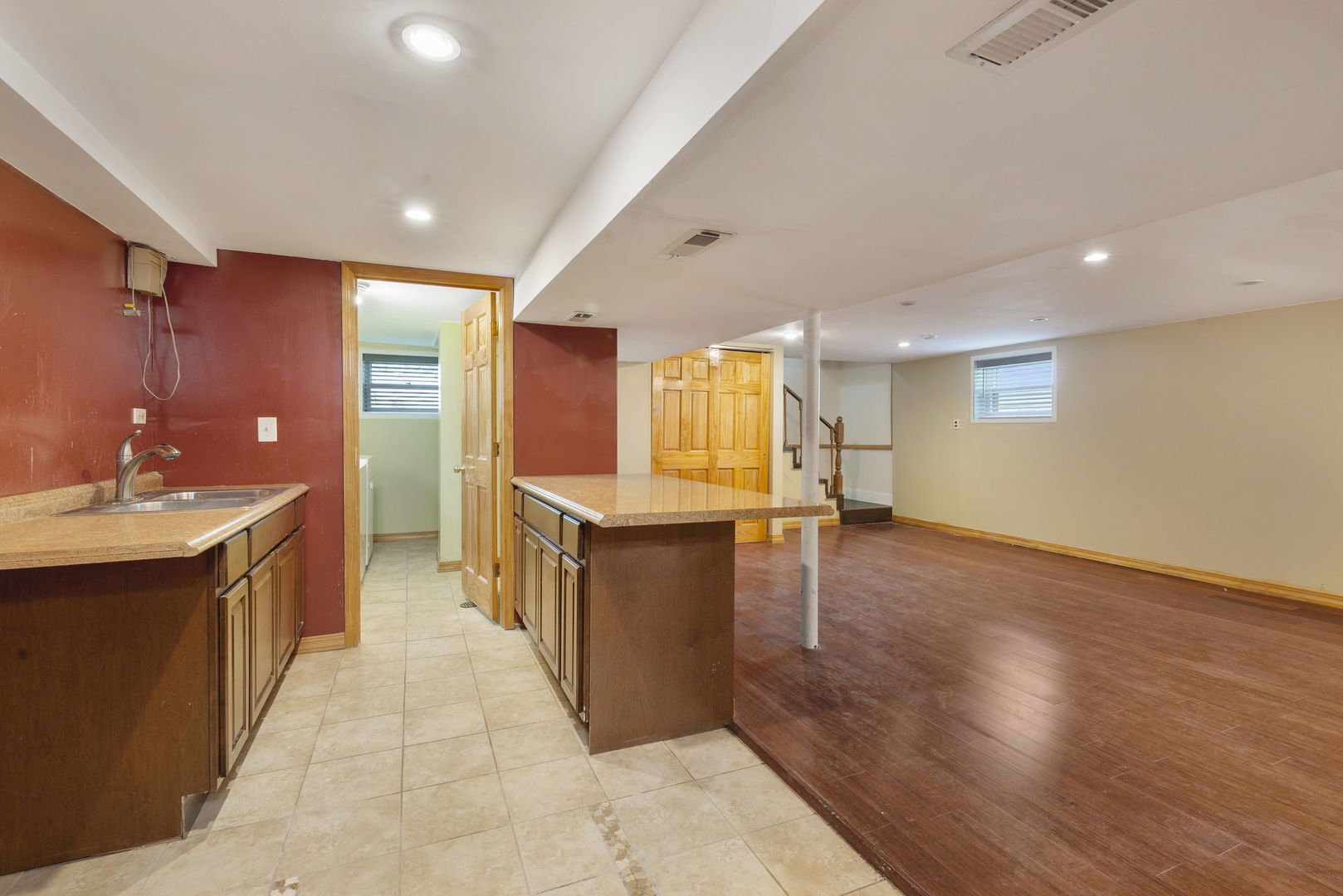 566 N Howard Avenue, Elmhurst, IL 60126