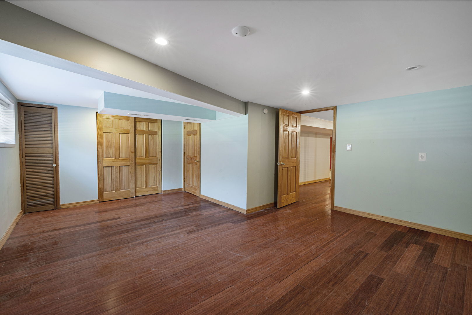 566 N Howard Avenue, Elmhurst, IL 60126