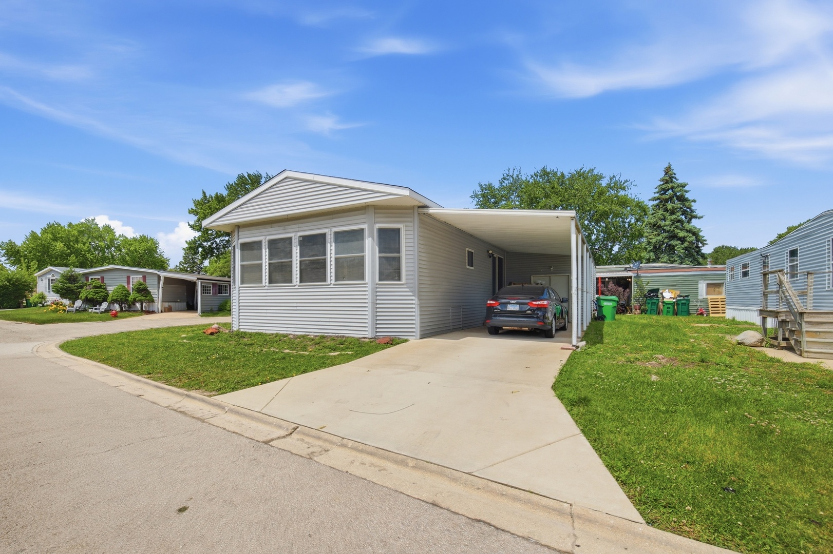 165 Hansom Drive, Wheeling, IL 60090
