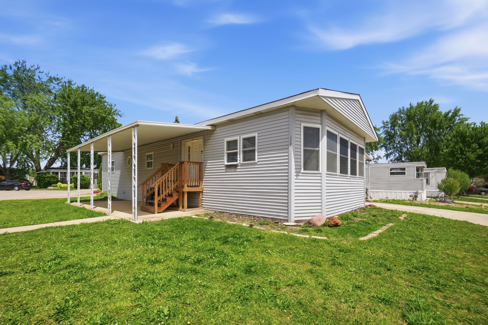 165 Hansom Drive, Wheeling, IL 60090