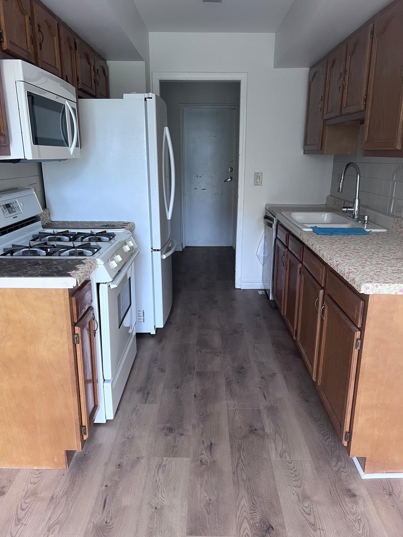 305 Northwestern Court #B, Bloomingdale, IL 60108