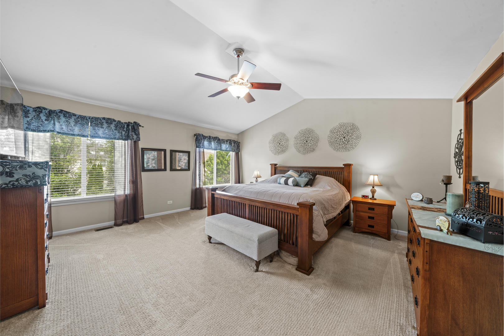 853 Prairie Crossing Drive, Yorkville, IL 60560