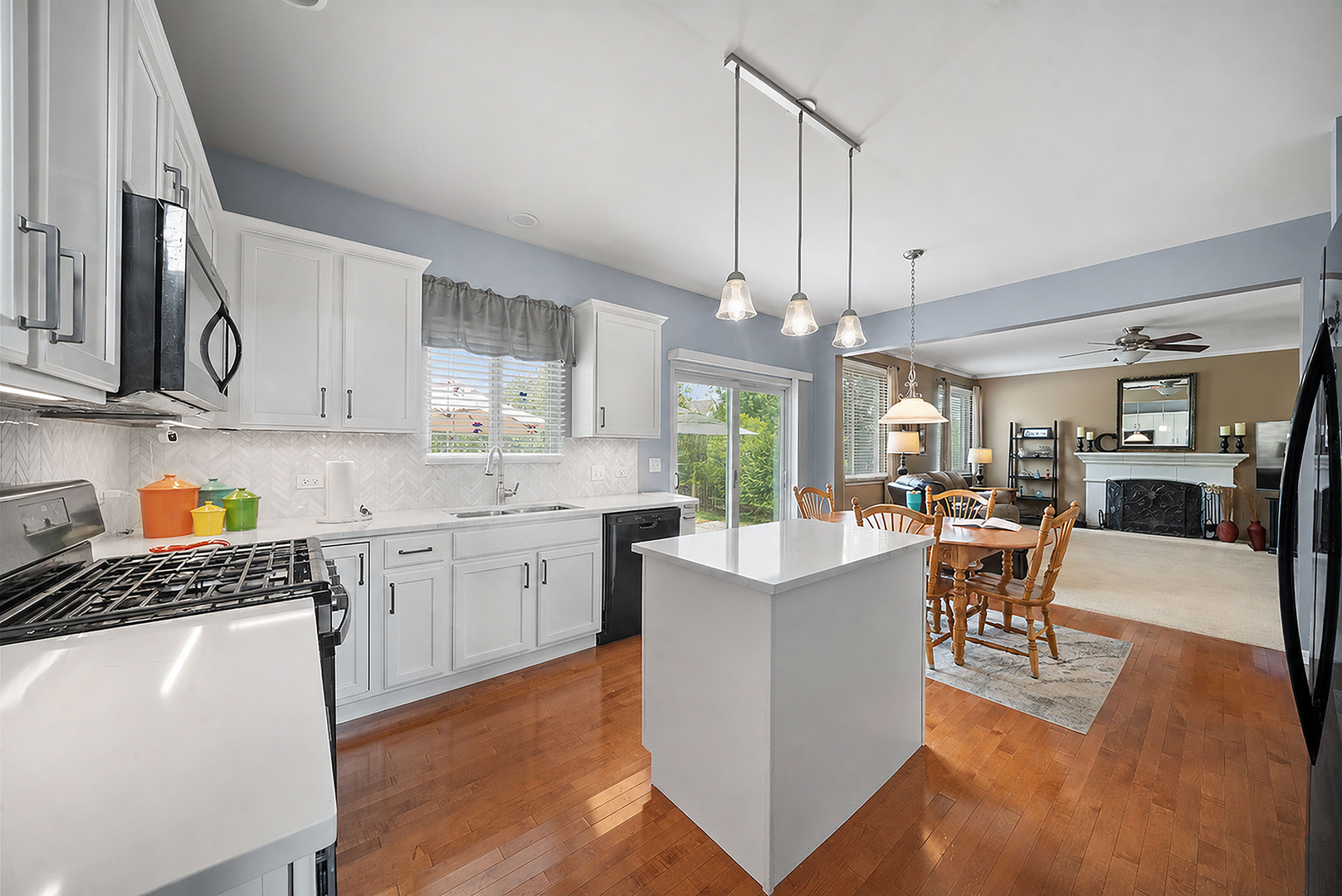 853 Prairie Crossing Drive, Yorkville, IL 60560