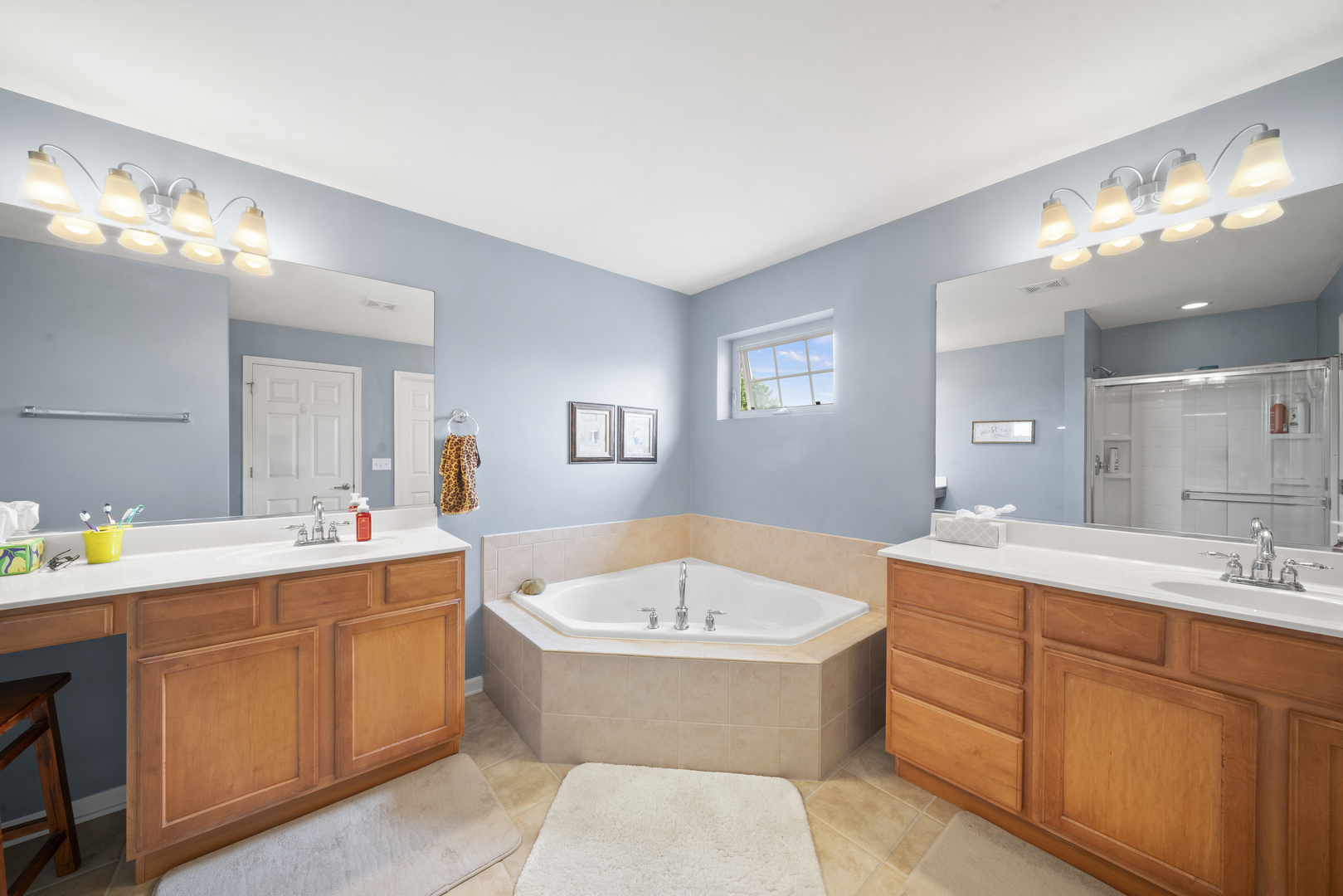 853 Prairie Crossing Drive, Yorkville, IL 60560