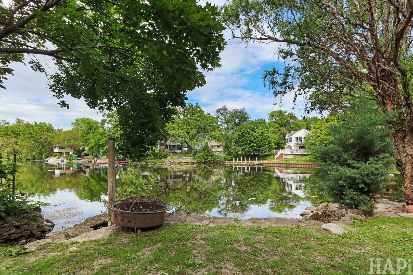 212 Island Drive, Island Lake, IL 60042