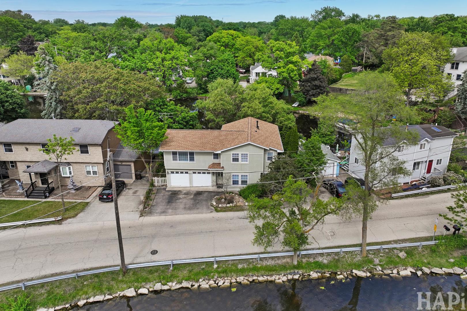 212 Island Drive, Island Lake, IL 60042
