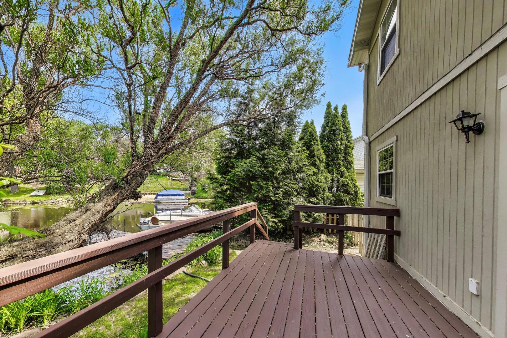 212 Island Drive, Island Lake, IL 60042