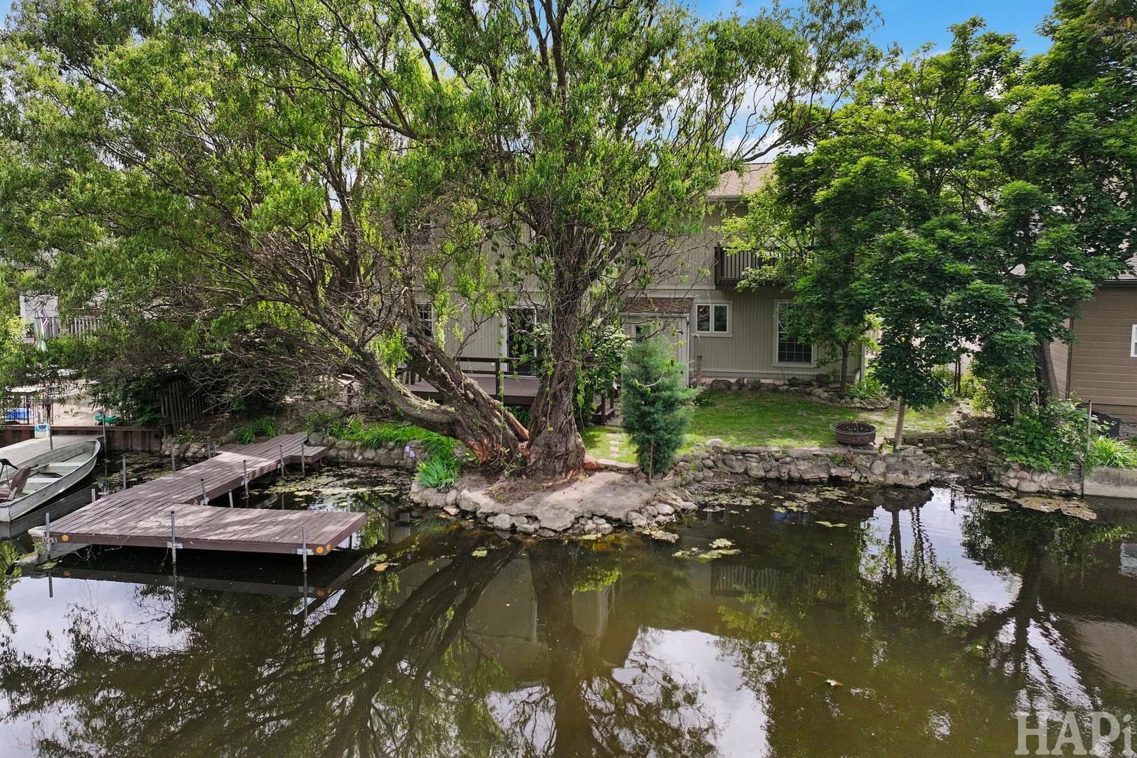 212 Island Drive, Island Lake, IL 60042