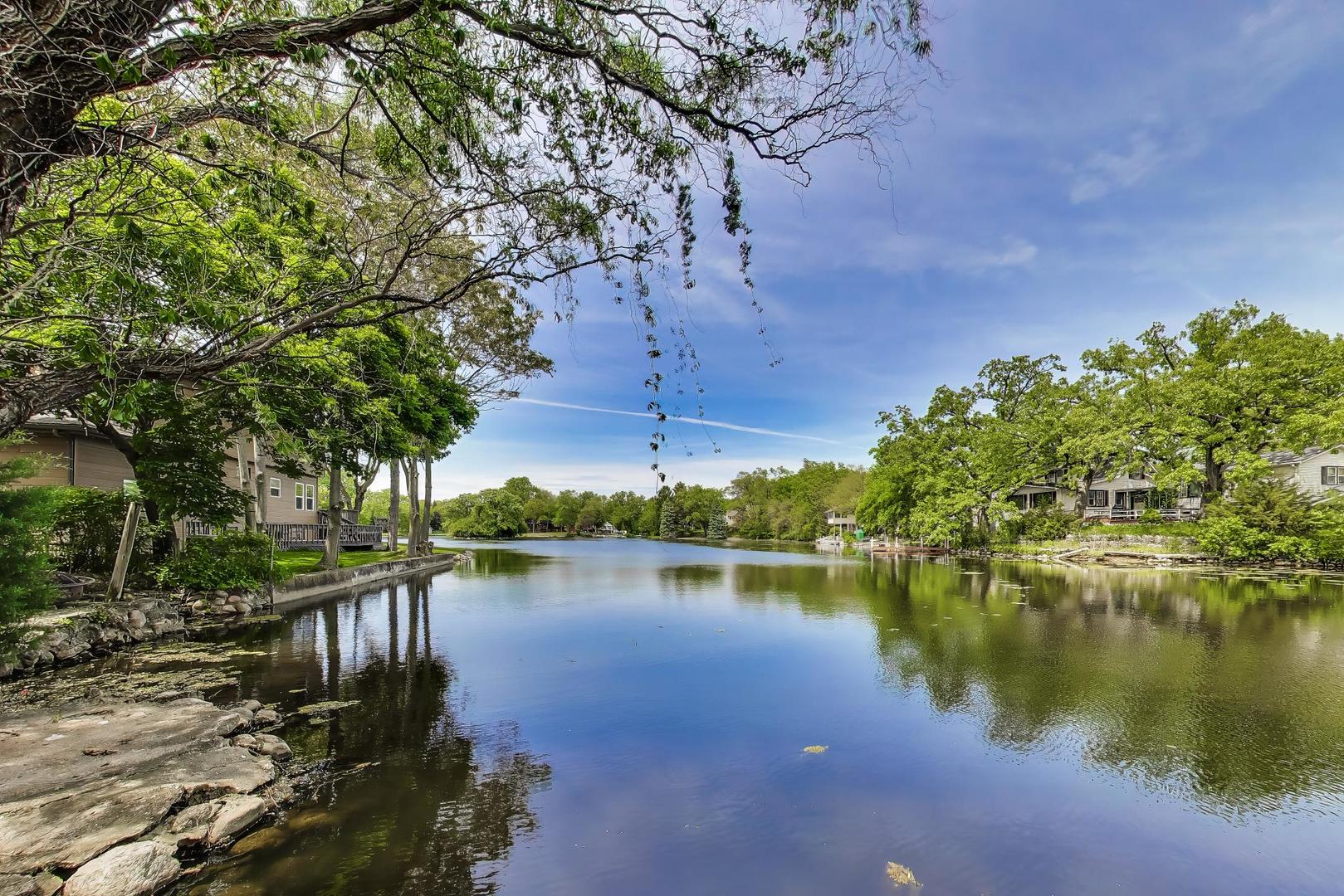 212 Island Drive, Island Lake, IL 60042