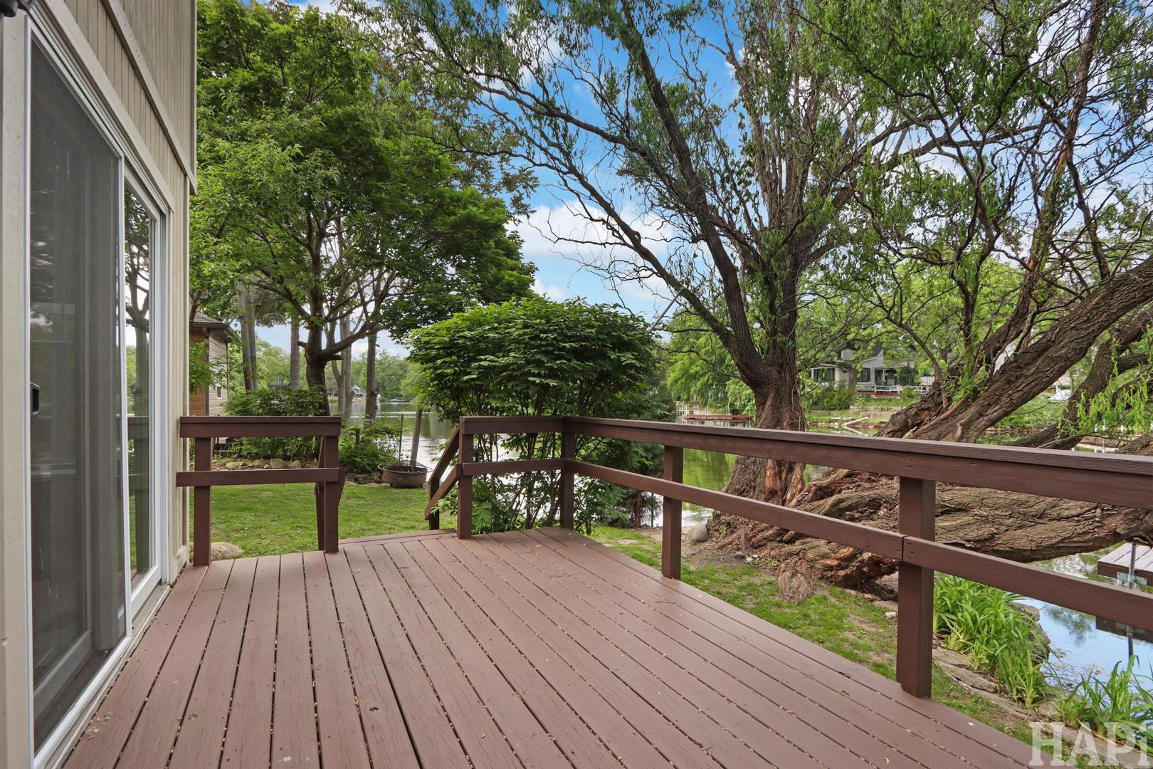 212 Island Drive, Island Lake, IL 60042