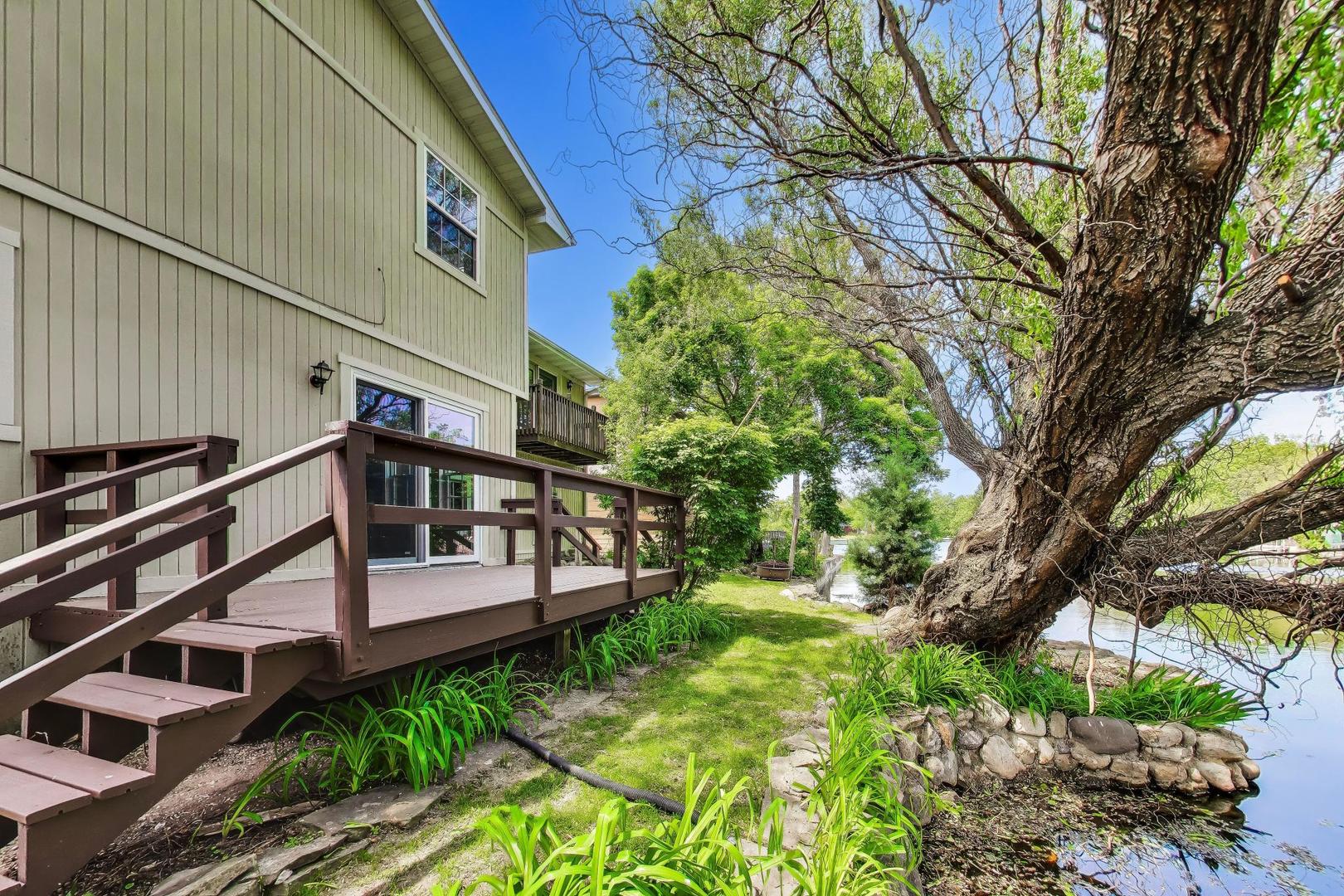 212 Island Drive, Island Lake, IL 60042